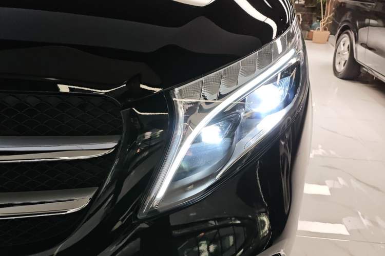 Used Mercedes-Benz V-Class 2021 V 260 Avantgarde Edition
