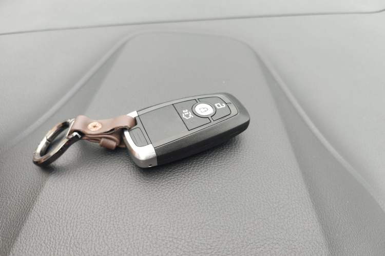 Used Ford Edge 2018 EcoBoost 245 Two-Wheel-Drive Titanium 7-Seater China VI Standard
