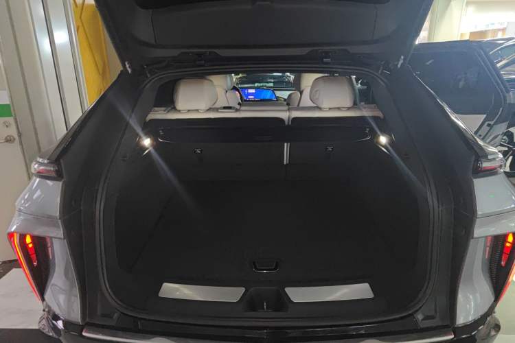 Used Cadillac LYRIQ 2022 Rear-Drive Long-Range Luxury Edition
