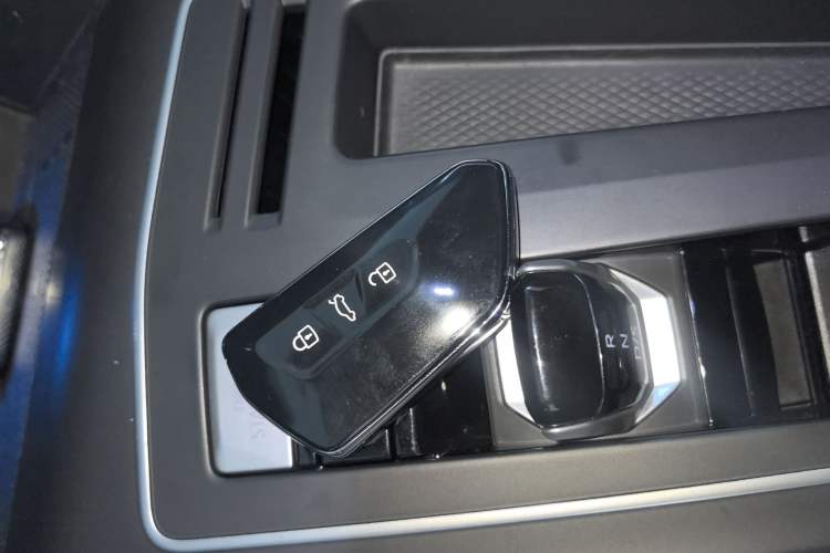 Used Volkswagen Golf 2025 300TSI R-Line
