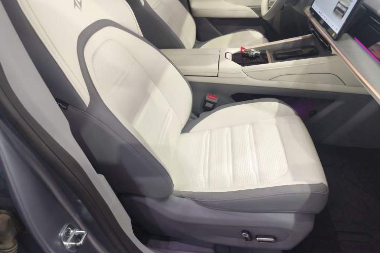 Used  eπ007 2024 Pure Electric 540 All-Wheel Drive Max Edition
