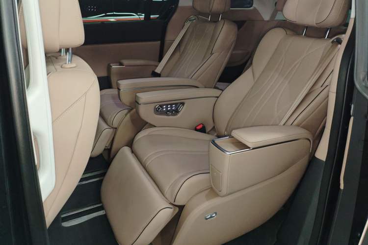 Used XPeng X9 2025 740 Ultra-Long Range Max
