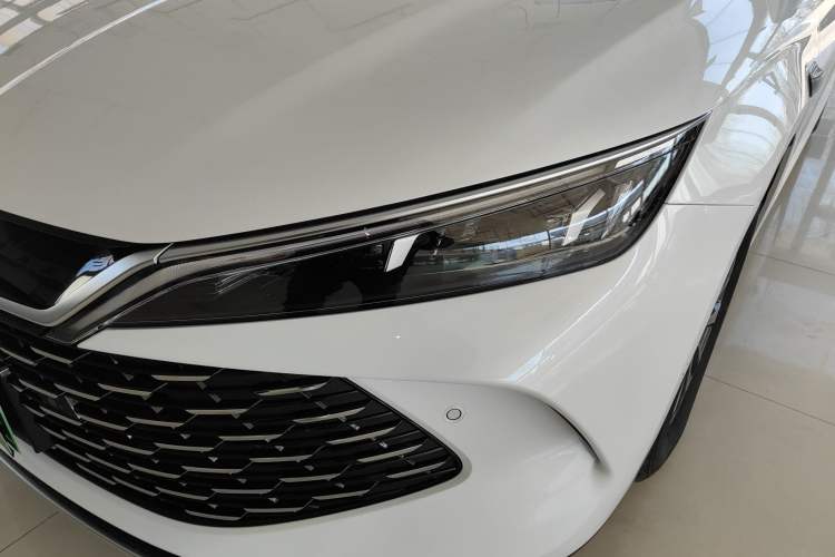 Used BYD Qin L 2025 DM-i Smart Drive 80KM Leading Model