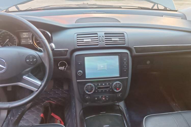 Used Mercedes-Benz R-Class 2017 R 320 4MATIC Business Edition Prestige Model
