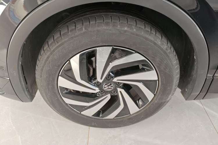 Used Volkswagen Tiguan L 2024 Outstanding Model 330TSI Automatic Two-Wheel Drive R-Line Dragon Glory Edition
