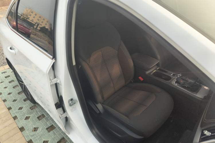 Used Roewe i6 2020 PLUS 1.6L CVT 4G Connected Glory Luxury Edition
