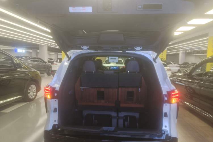 Used Toyota Sienna 2021 2.5L Hybrid Platinum Edition