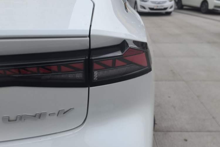 Used Changan UNI-V 2024 1.5T Prestige Sport Edition
