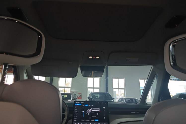 Used Volvo EM90 2025 Ultra Six-Seater