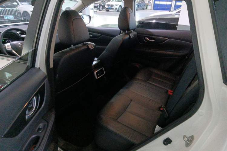 Used Nissan X-Trail 2014 2.5L CVT Luxury Edition 4WD
