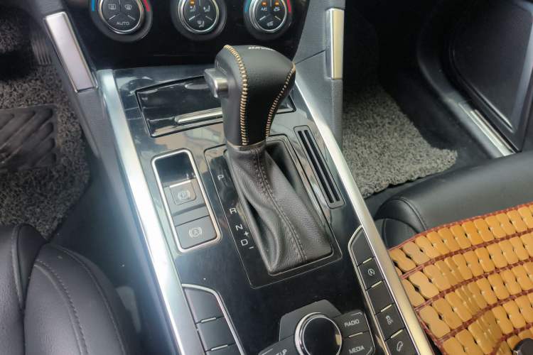 Used Haval H7 2016 Blue-Label H7 2.0T Automatic Elite Model
