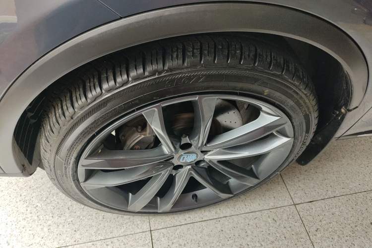 Used BYD Tang New Energy 2018 DM 2.0T All-Wheel Drive Smart Connectivity Luxury Model 7 Seats China V Emission Standard