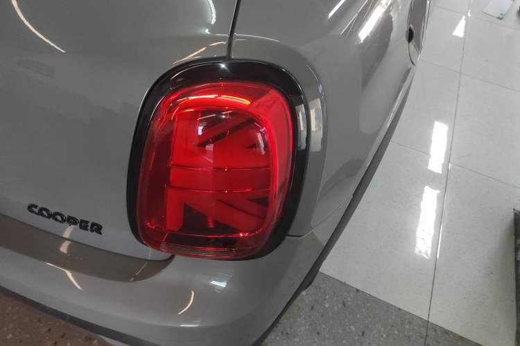 Used  MINI 2022 1.5T COOPER Artist Five-Door Edition
