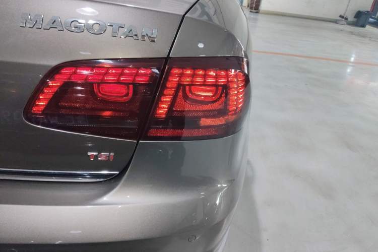 Used Volkswagen Magotan 2015 2.0 TSI Luxury Model
