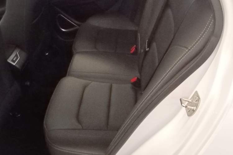 Used Geely Auto Emgrand 2019 Leading Edition 1.5L CVT Luxury Model China VI Standard
