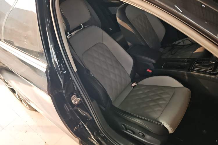 Used Volkswagen Magotan 2023 2 Million Units Limited Edition 280TSI DSG Leading Version
