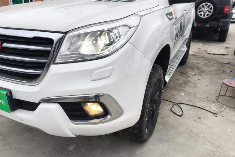 Used Haval H9 2016 2.0T Four-Wheel Drive Elite Version 7 Seats
