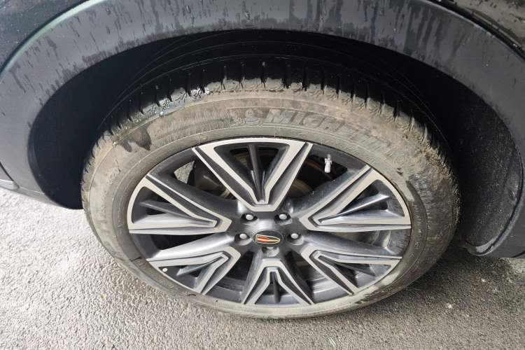 Used Hongqi HS5 2022 Facelifted Version 2.0T Smart Connect Flagship All-Wheel-Drive Edition
