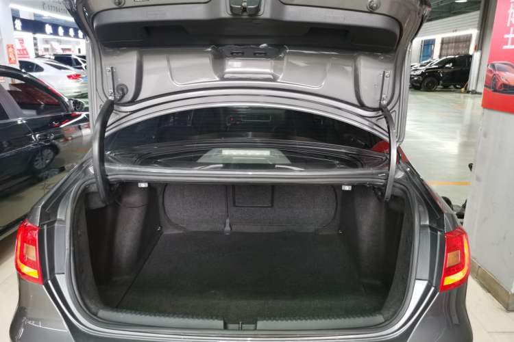 Used Volkswagen Sagitar 2014 Revised Version 1.4TSI Automatic Luxury Edition
