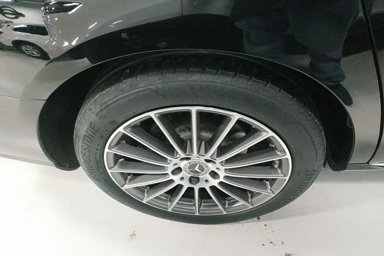 Used Mercedes-Benz E-Class 2023 Facelift E 260 L
