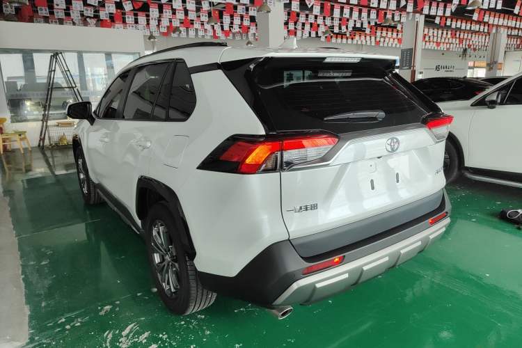 Used Toyota RAV4 2024 2.0L CVT Two-Wheel Drive Fashion Plus Edition
