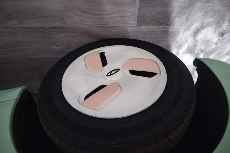 Used Chery QQ Ice Cream 2022 120km Conical Shape Lithium Iron Phosphate
