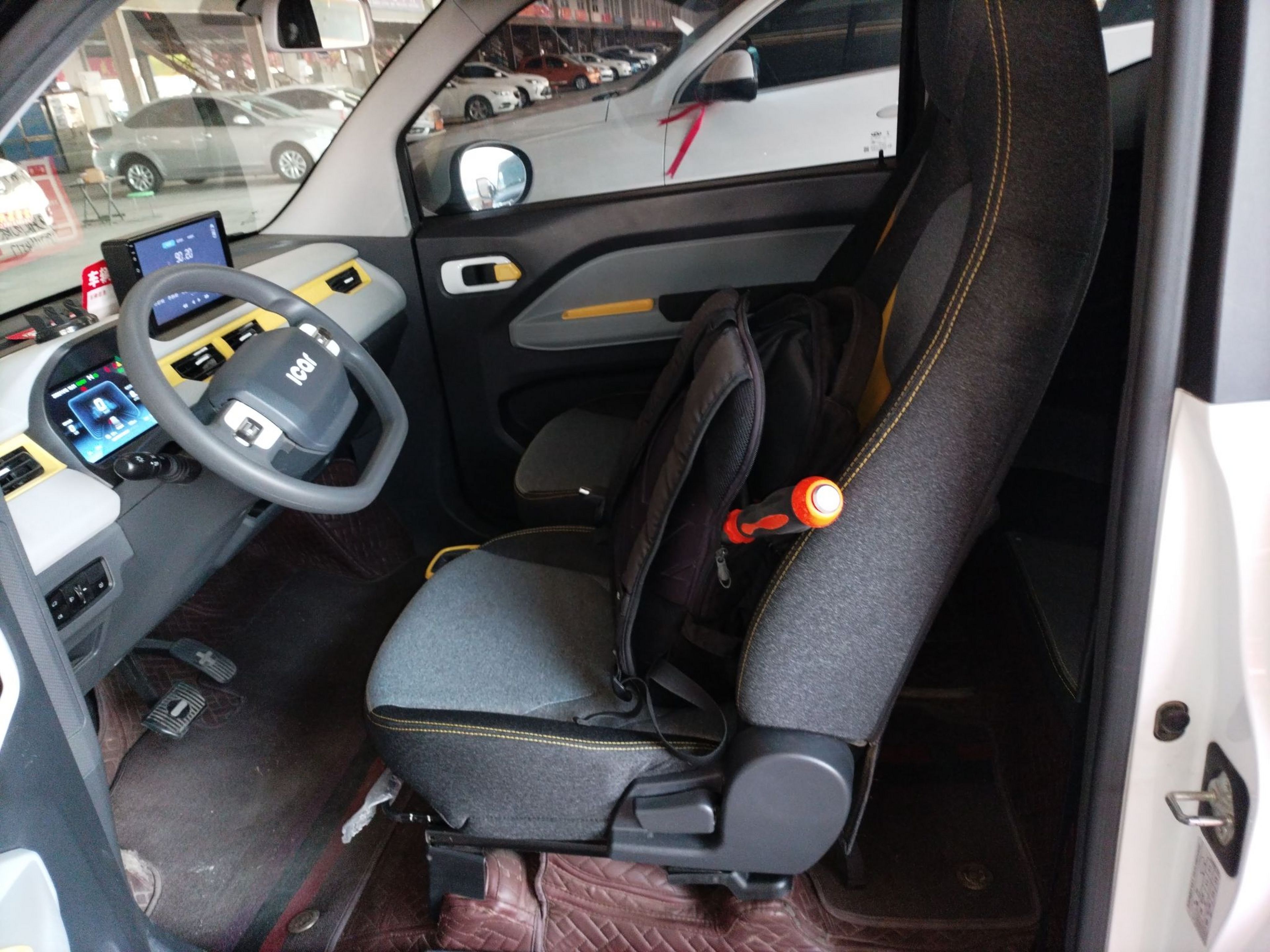 Переднее сиденье в автомобиле