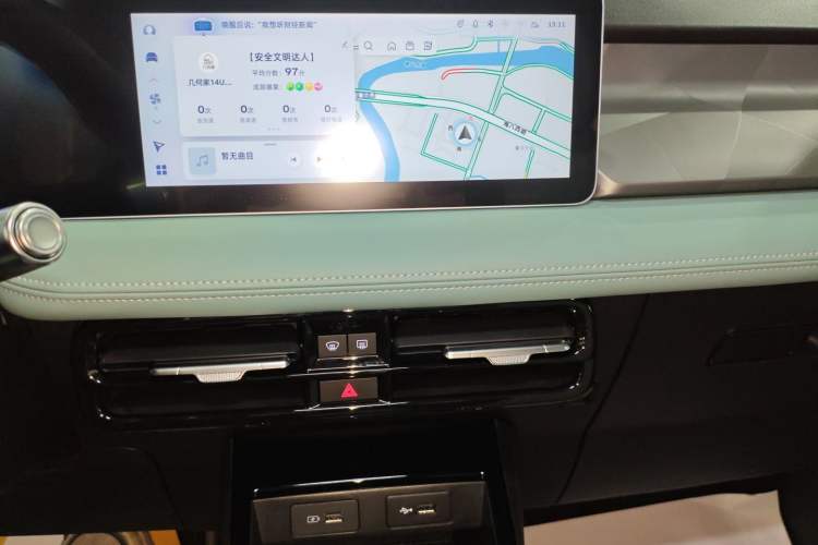 Used Geometry E Firefly 2024 401km Starlight
