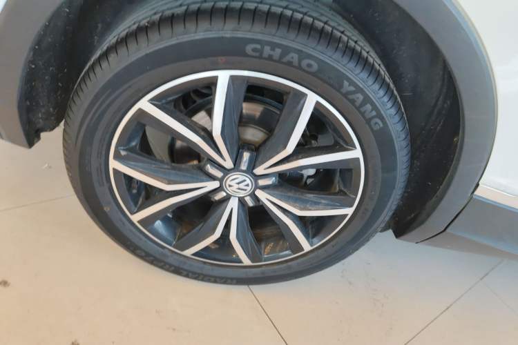 Used Volkswagen Tiguan L 2019 Revised 330TSI Automatic Two-Wheel Drive Smart & Luxury Edition China VI Standard
