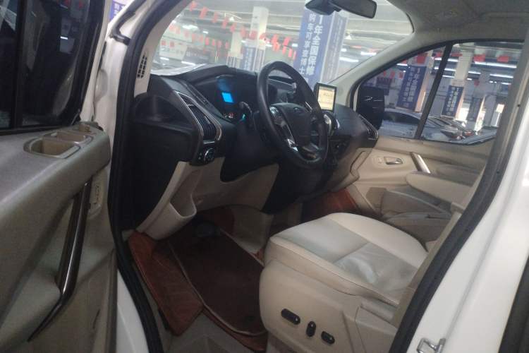 Used Ford Tourneo Custom 2017 2.0T Automatic Elite Version
