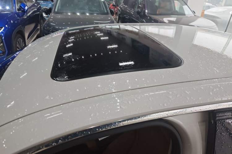 Used BMW 3 Series 2014 320Li Luxury Design Package
