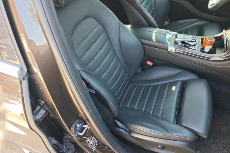 Used Mercedes-Benz GLC 2016 GLC 300 4MATIC Luxury Model
