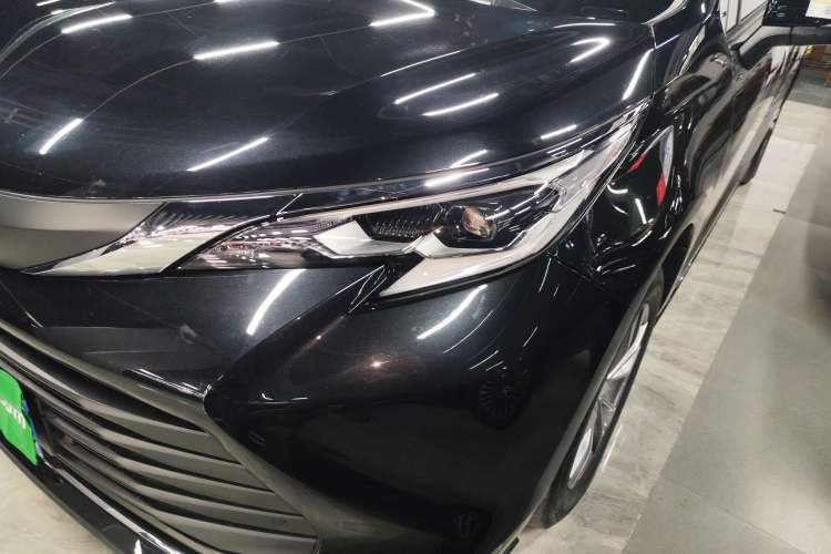 Used Toyota Sienna 2023 2.5L Hybrid Comfort Edition
