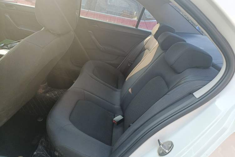 Used Volkswagen Santana 2015 1.6L Manual Fashion Edition