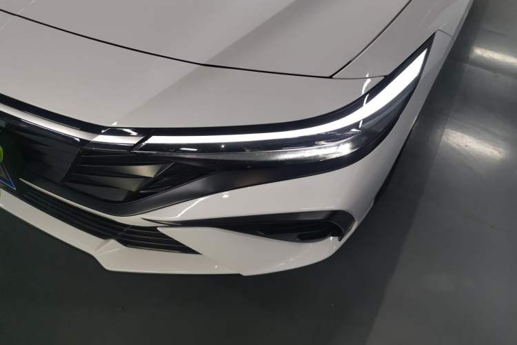 Used Hyundai Elantra 2023 1.5L CVT LUX Prestige Edition
