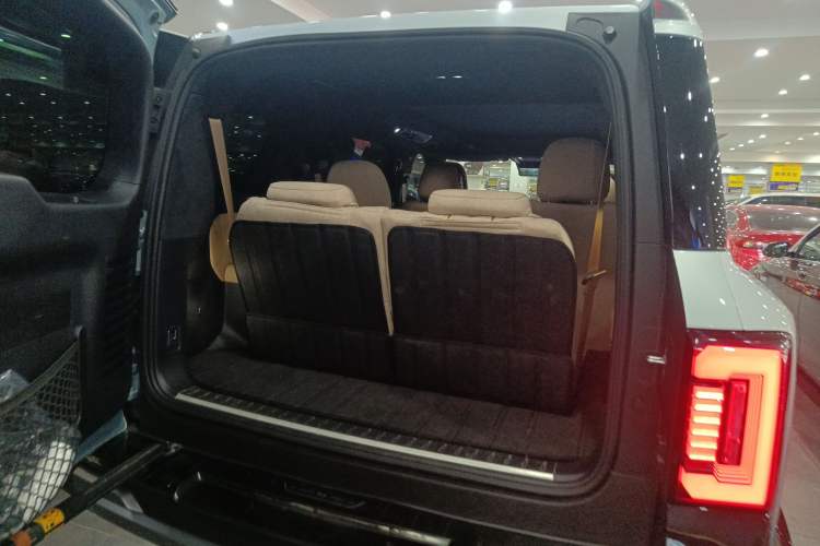 Used  Leopard 8 2025 Smart & Brave Luxury Edition 6 Seats