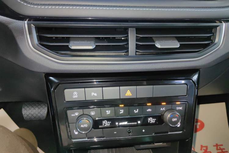 Used Volkswagen Tharu 2025 NewRui 300TSI Prestige Edition
