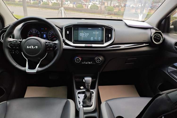 Used Kia kx1 Stonic 2021 1.4L CVT Sunroof Model
