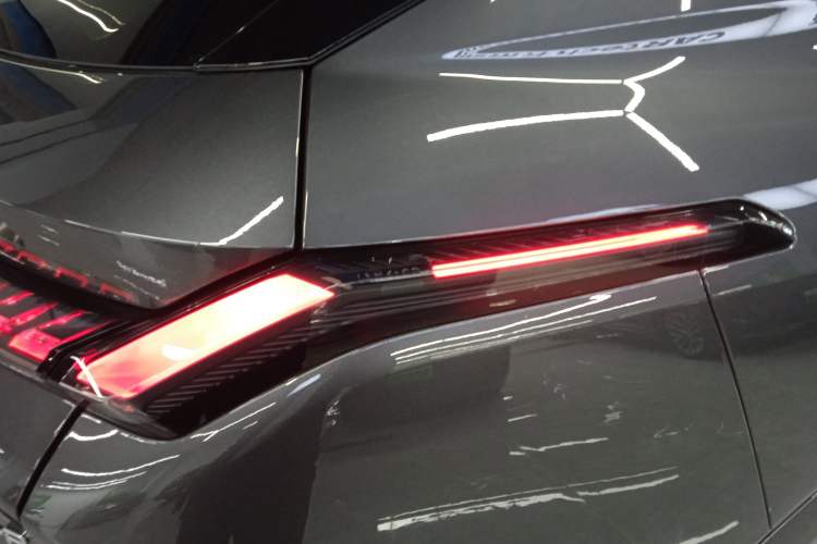 Used Lynk & Co 08 EM-P 2025 120km Long-Range Halo