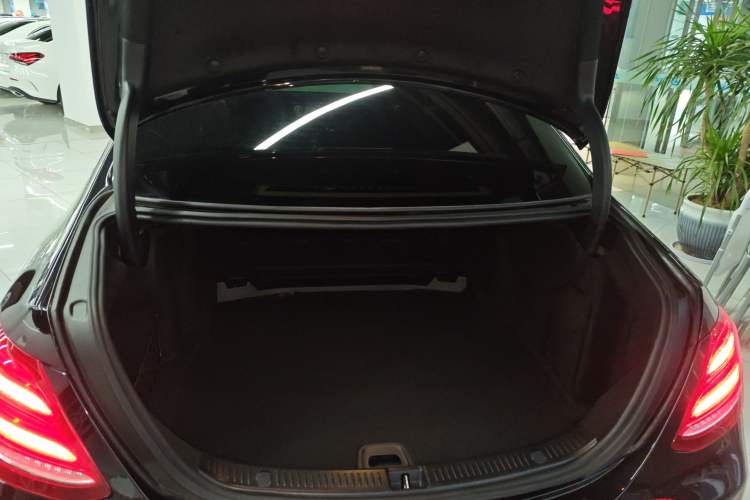 Used Mercedes-Benz E-Class 2019 E 260 L
