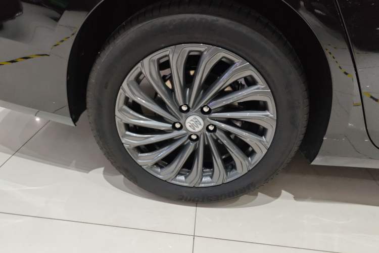 Used Buick LaCrosse 2025 28T Platinum Edition
