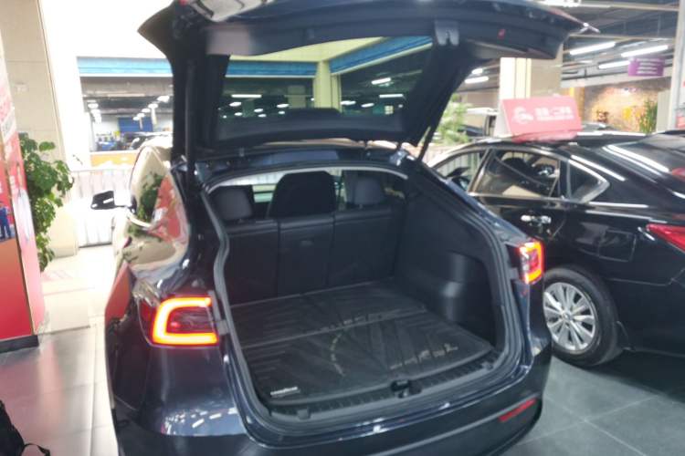 Used Tesla Model Y 2024 Long-Range All-Wheel-Drive Version
