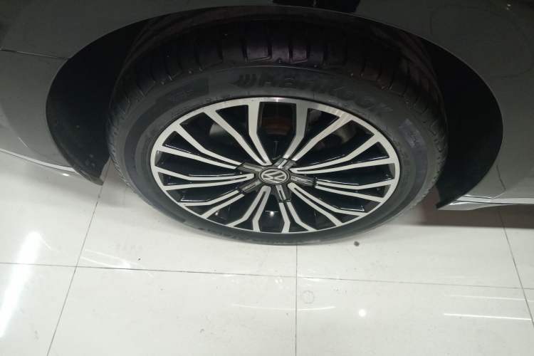 Used Volkswagen Phideon 2019 380TSI Two-Wheel Drive Business Edition China VI Standard
