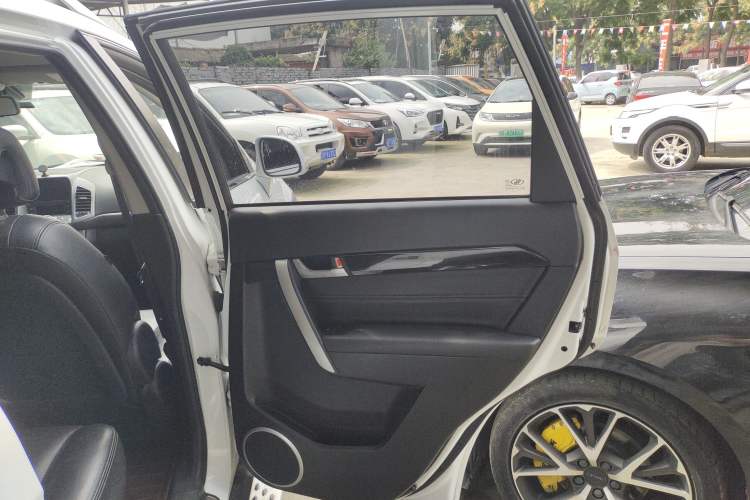 Used Chevrolet Captiva 2015 2.4L 4x4 Flagship Edition 7-Seater
