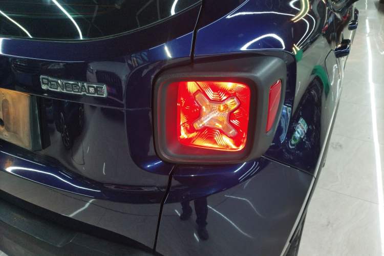 Used  Renegade 2019 220T Automatic Elite Edition
