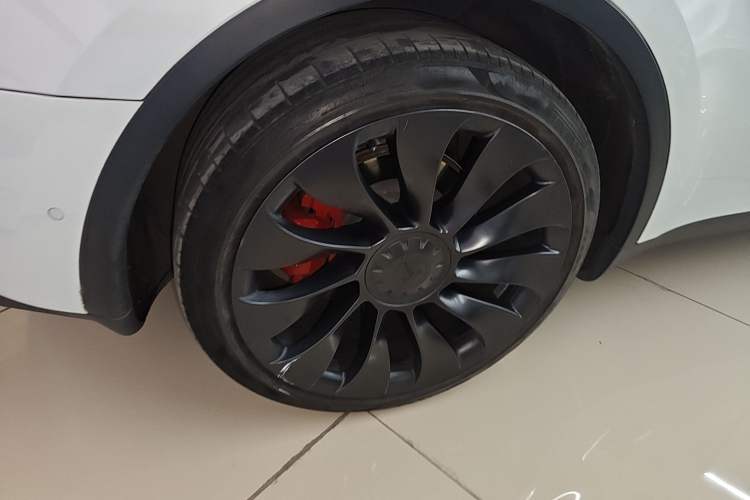 Used Tesla Model Y 2021 Long-Range All-Wheel-Drive Version
