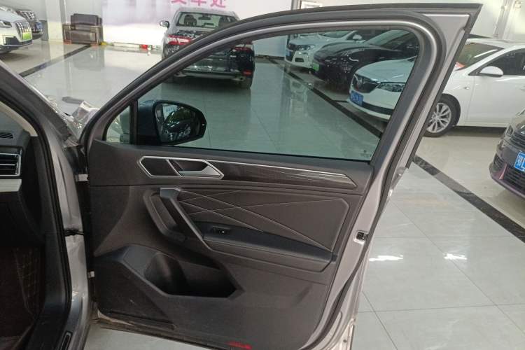 Used Volkswagen Tiguan L 2022 330TSI Automatic Two-Wheel Drive Smart Edition
