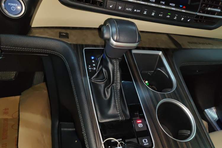 Used Toyota Sienna 2023 2.5L Hybrid Ultimate Edition