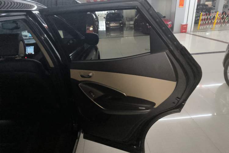 Used Hyundai Santa Fe 2013 2.4L Automatic 4x4 Comfort Edition
