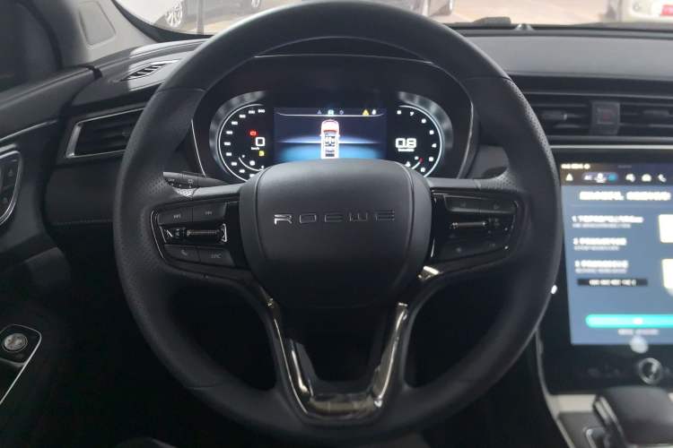 Used Roewe RX5 2025 PLUS 330TGI Automatic Trendsetting Smart Edition
